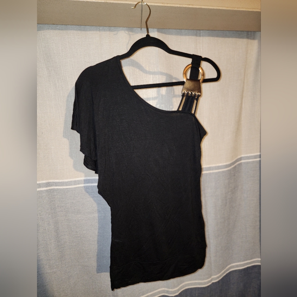 Body Central one sleeve shirt